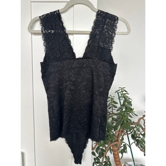 Guess Lace V Neck Bodysuit - Picture 6 of 7